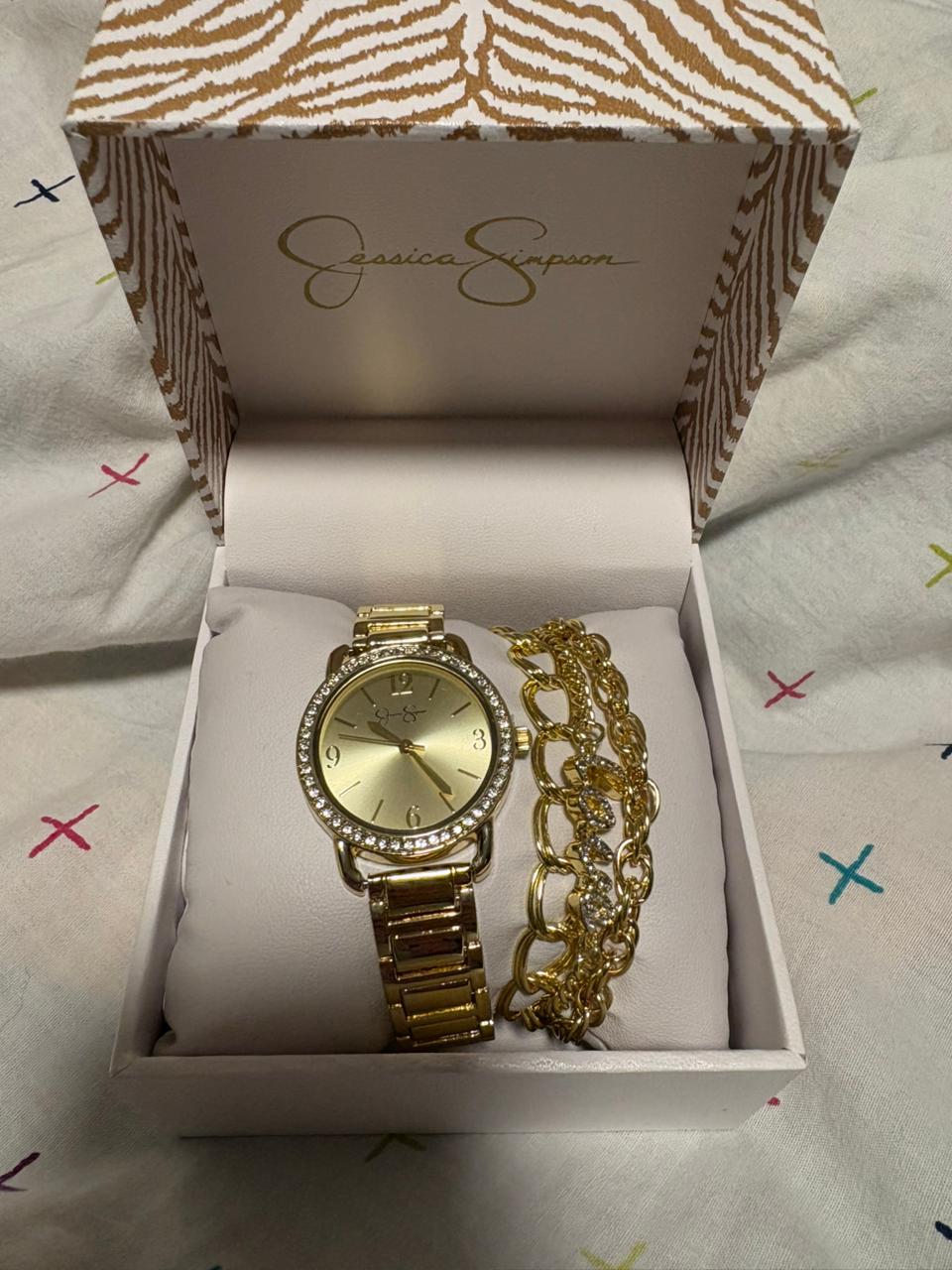 Jessica Simpson Set Reloj Dorado + Pulseras