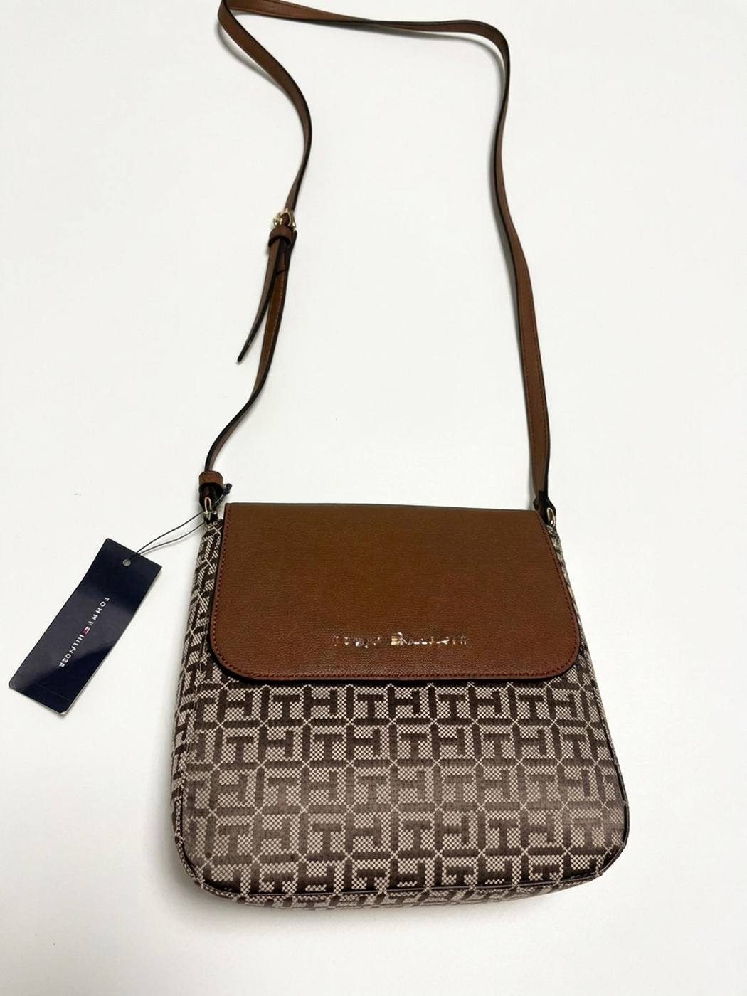 Cartera Tommy Hilfiger Marrón con Monograma