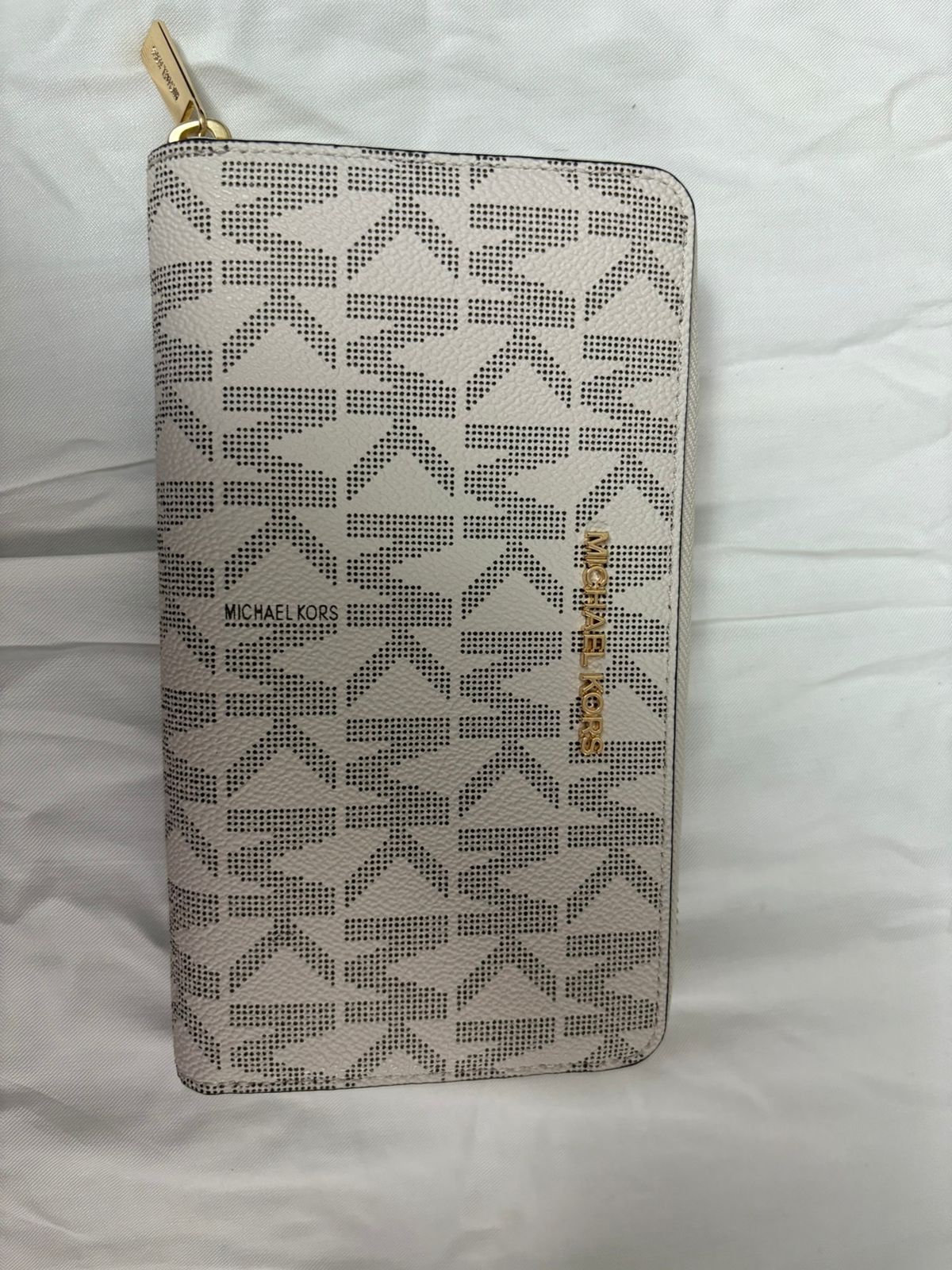 Michael Kors Continental Wallet MK Logo Vanilla