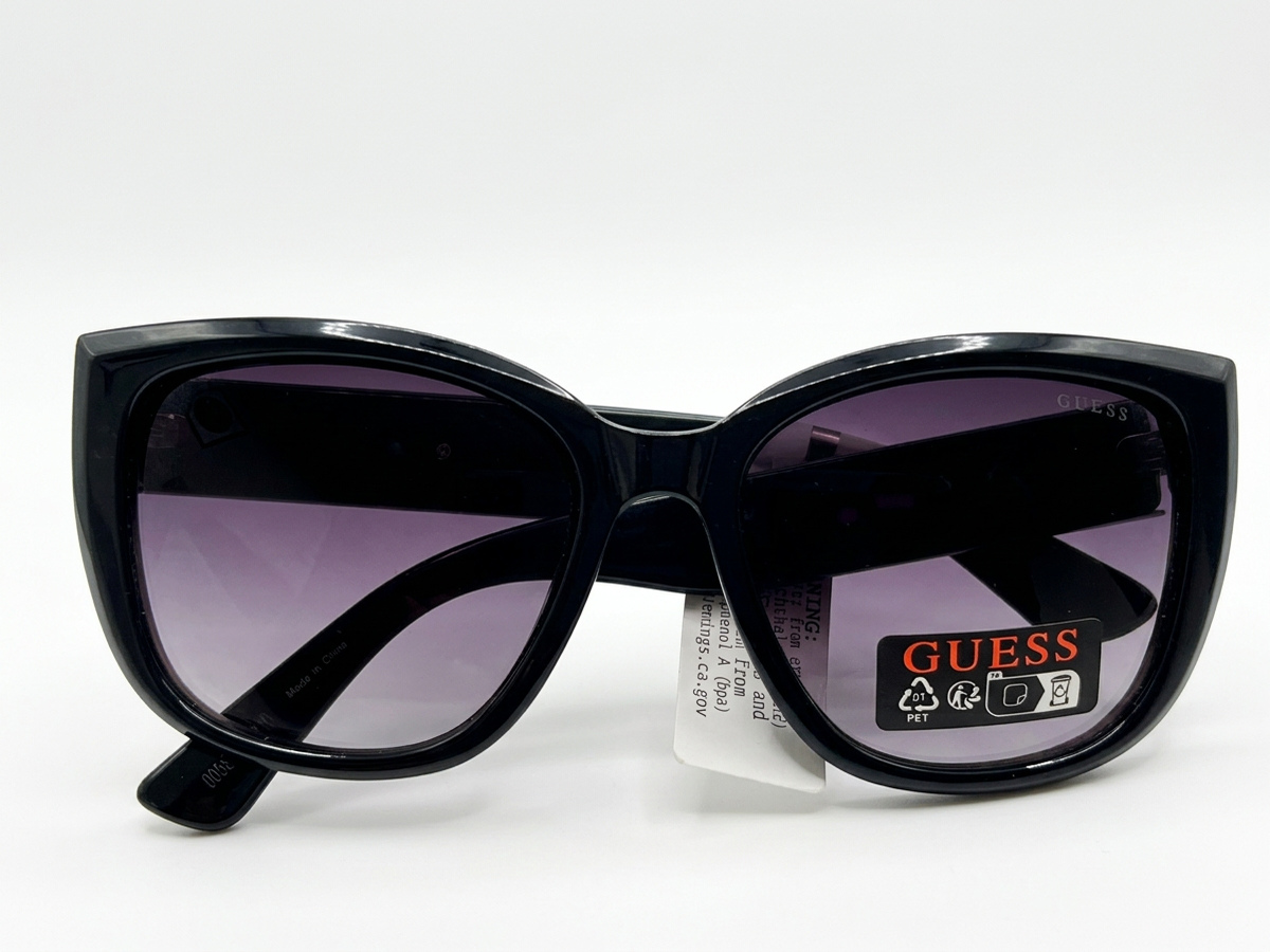 Guess Ojo de Gato Negro Patillas Acolchadas